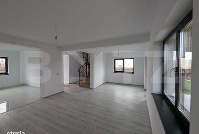 Casă cu 4 camere cu Teren 395 Mp în Holboca - 2