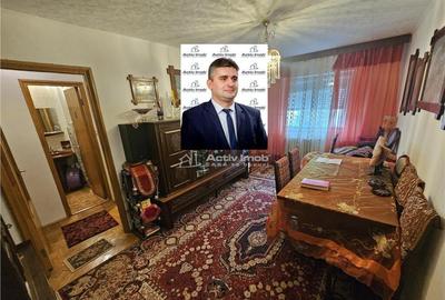 Apartament cu 4 camere decomandat în Micro IV - 6