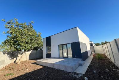 Casa individuala parter - 4 camere - 2 bai - 300 mp teren - 2