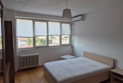 Apartament 3 camere Stefan Cel Mare Lizeanu bloc izolat vedere spate