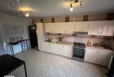 Casă cu 7 camere cu Teren 300 Mp în Găneasa - 9