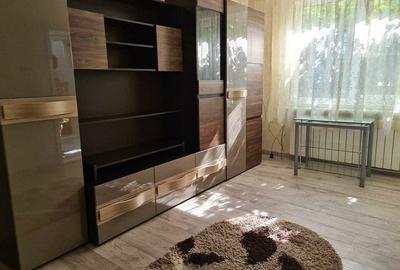 De inchiriat - casa P+1E+M - zona Port, langa liceul de Marina - 2