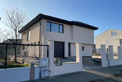 Casă cu 4 camere în Băneasa