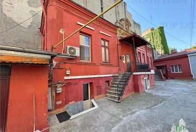 Apartament cu 3 camere semidecomandat în Moșilor