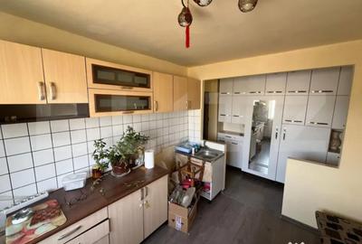 Apartament cu 2 camere semidecomandat, mobilat în Micro 11