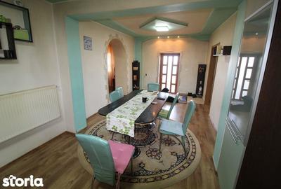 Casă cu 4 camere cu Teren 350 Mp în Central