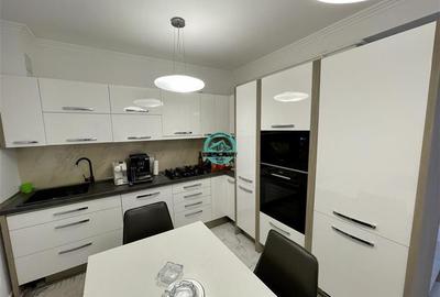 Apartament cu 4 camere decomandat în 7 Noiembrie - 13