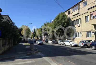 Apartament cu 2 camere semidecomandat, mobilat în Central