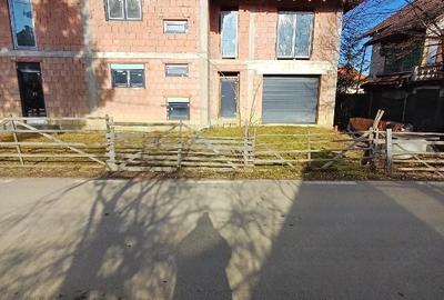 Casă cu Teren 650 Mp în Central - 1