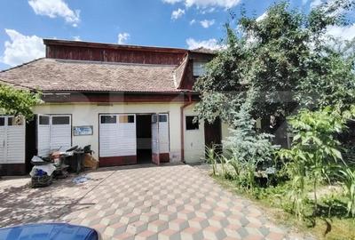 Casă cu 8 camere cu Teren 2235 Mp în Central - 2