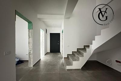 Casă cu 5 camere cu Canalizare în Central - 3