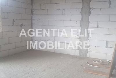 Casă cu 9 camere cu Teren 1779 Mp în Central - 7