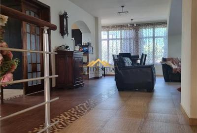 Casă individuală cu 6 camere cu Teren 700 Mp în Central - 2