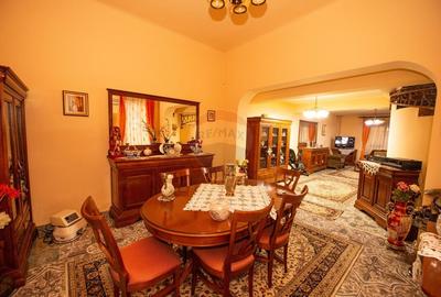 Casa / Vila cu piscina, 6 camere de vanzare in zona Central - 13