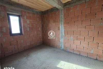 Casă cu 5 camere cu Teren 800 Mp în Rediu - 2