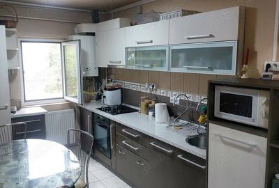 Apartament cu 4 camere decomandat în Bucovina - 4
