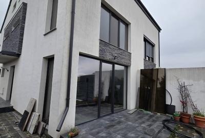 Duplex cu 5 camere cu Canalizare în Sud-Vest - 3