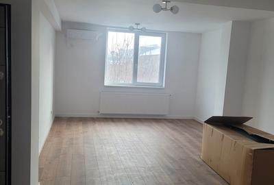 13 Septembrie, Mall Vulcan - 1