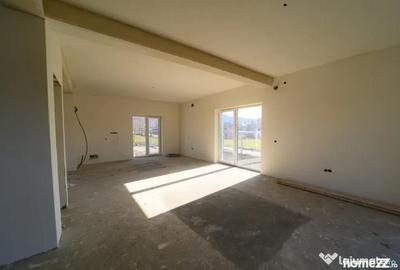 Casă cu 4 camere cu Teren 235 Mp în Central - 12