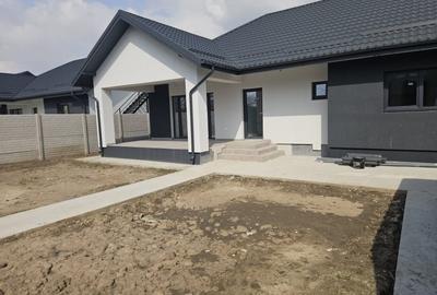 Casă individuală cu 4 camere cu Canalizare în Domnești - 2