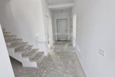 Duplex compus din doua case la 1,3 kilometri de sta?ia de - 20