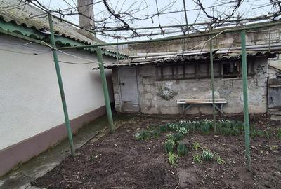 Casă cu 3 camere cu Teren 207 Mp în Km 5 - 6