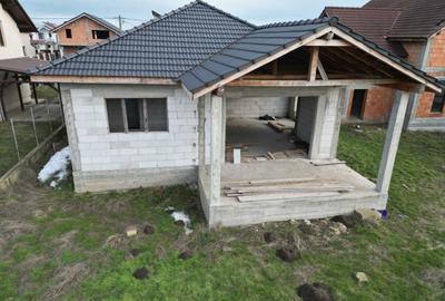 Casă cu 4 camere în Livada - 2