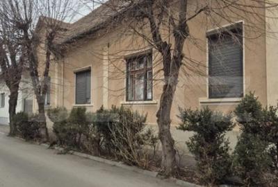 Casă cu 3 camere cu Teren 400 Mp în Central - 2