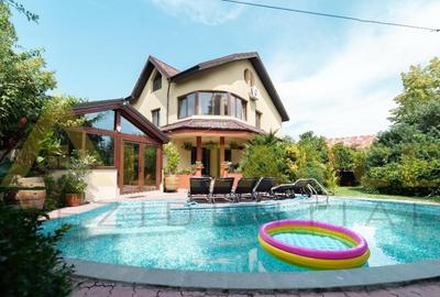 Vila de lux 7 camere si 7 bai + Piscina