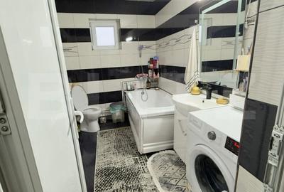Casă cu 9 camere cu Teren 1860 Mp în Scoarța - 2