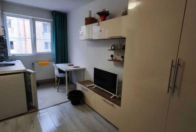 Garsonieră semidecomandată în Apărătorii Patriei