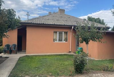 Casa solida din beton si caramida, complet utilata - 2