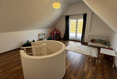 Apartament cu 4 camere semidecomandat, mobilat în Tractorul - 12