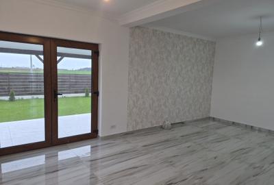 Casă cu 4 camere în Pantelimon