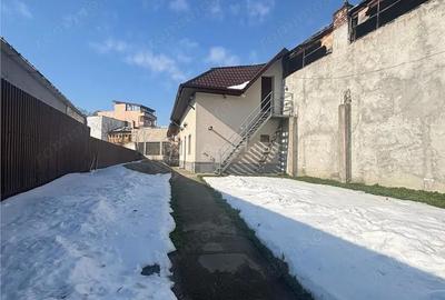 Casă cu 6 camere cu Teren 469 Mp în Coșbuc