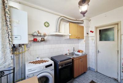 Apartament cu trei camere  zona Tiglina 1 et. 2 DECOMANDAT + GARAJ langa bloc - 4