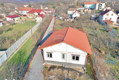 Casă cu 3 camere cu Teren 1237 Mp în Ghioroc - 1