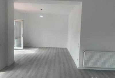 Casă cu 5 camere cu Teren 395 Mp în Malu Mare - 4