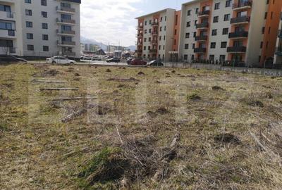 Teren de 1000 mp, în Tractorul - 5