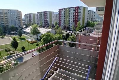 Vand apartament ,doua camere ,decomandat - 1