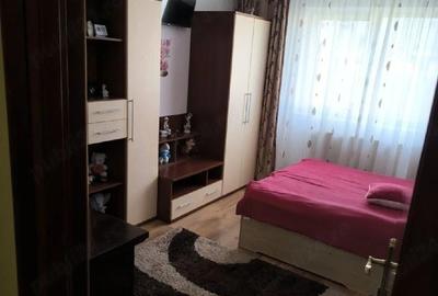 Apartament cu 3 camere semidecomandat în Noua