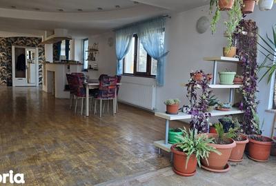 Casă cu 5 camere cu Teren 900 Mp în Zăvoi - 8