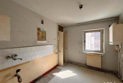Apartament cu 3 camere decomandat în Central - 1