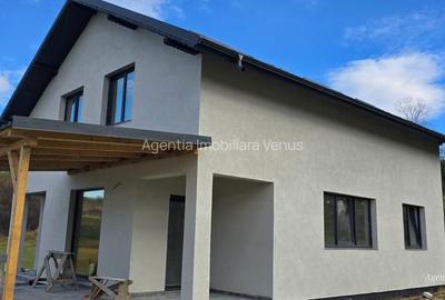 Casă cu 4 camere în Ipotești - 8