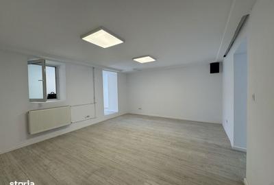 Spațiu comercial, de 75 mp, în Complex Studențesc - 4