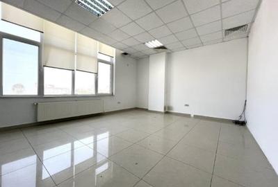 Delfinariu-bd. Mamaia, spatiu birouri, 150 mp., (ne)compartimentat. - 2