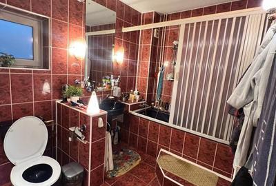Casă cu Teren 286 Mp în Central - 2