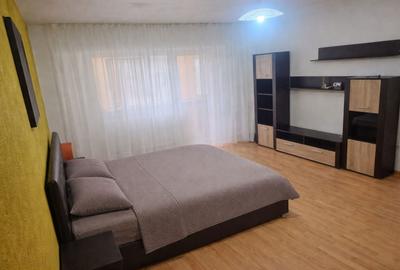 Apartament cu 2 camere decomandat în - 7