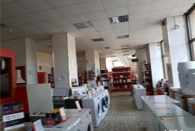 Spațiu comercial, de 688 mp, în Central - 8