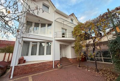 Casă cu 4 camere în Central - 3